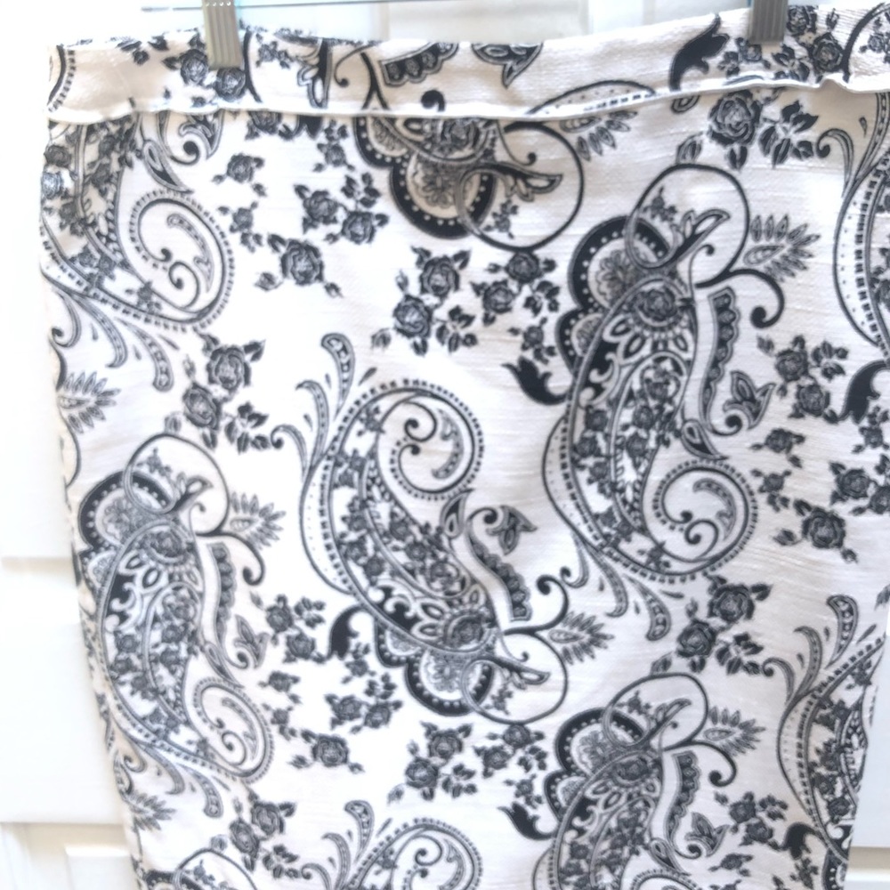 White House Black Market  skirt size 14
